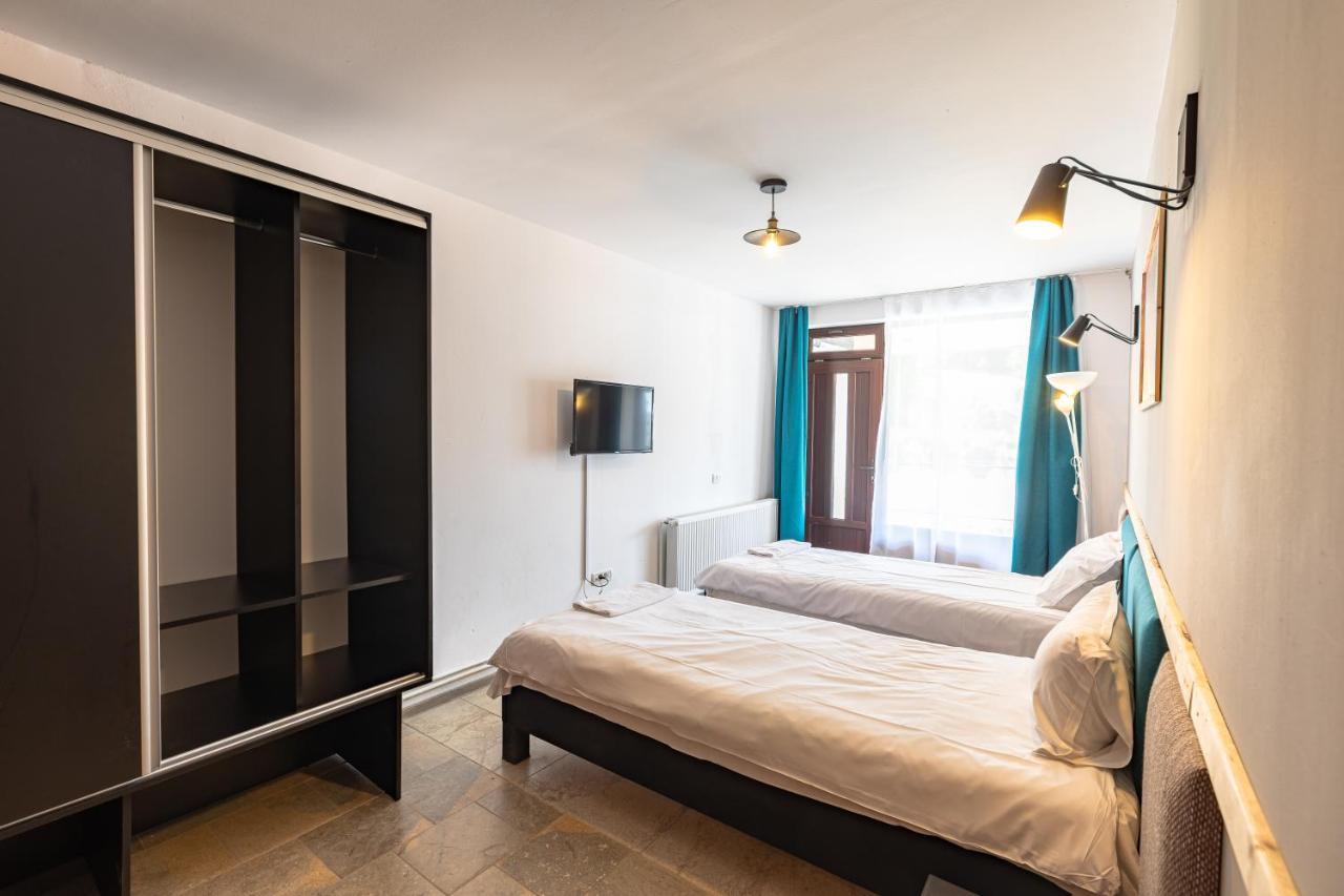 Ezio House Hotel Timisu de Jos Buitenkant foto