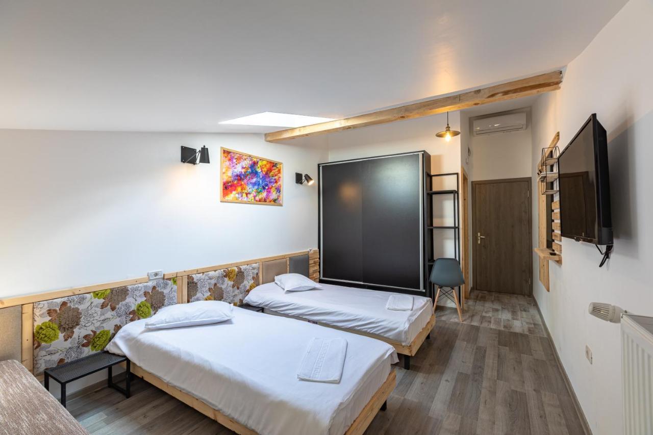 Ezio House Hotel Timisu de Jos Buitenkant foto