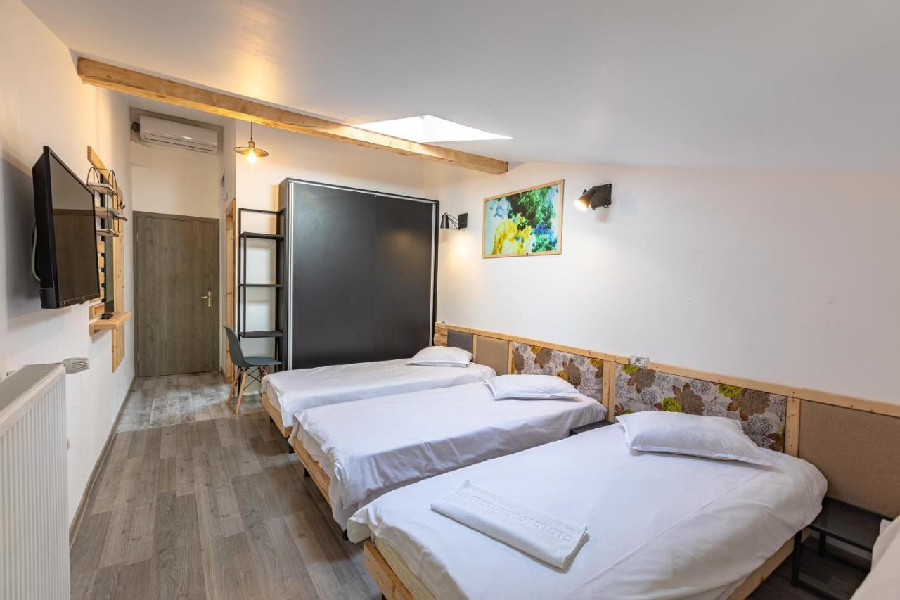 Ezio House Hotel Timisu de Jos Buitenkant foto
