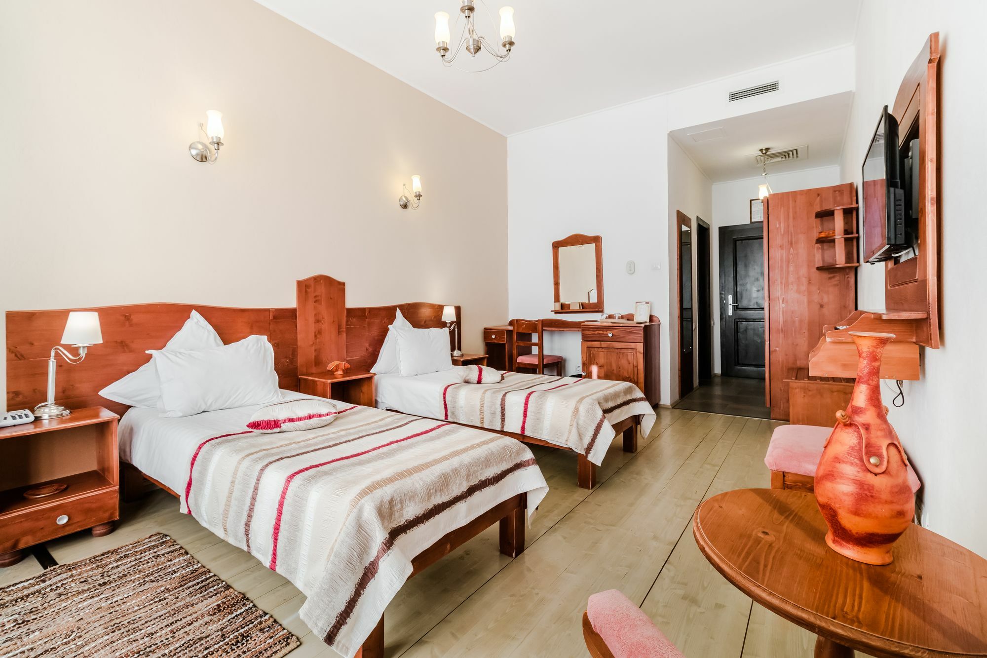Ezio House Hotel Timisu de Jos Buitenkant foto